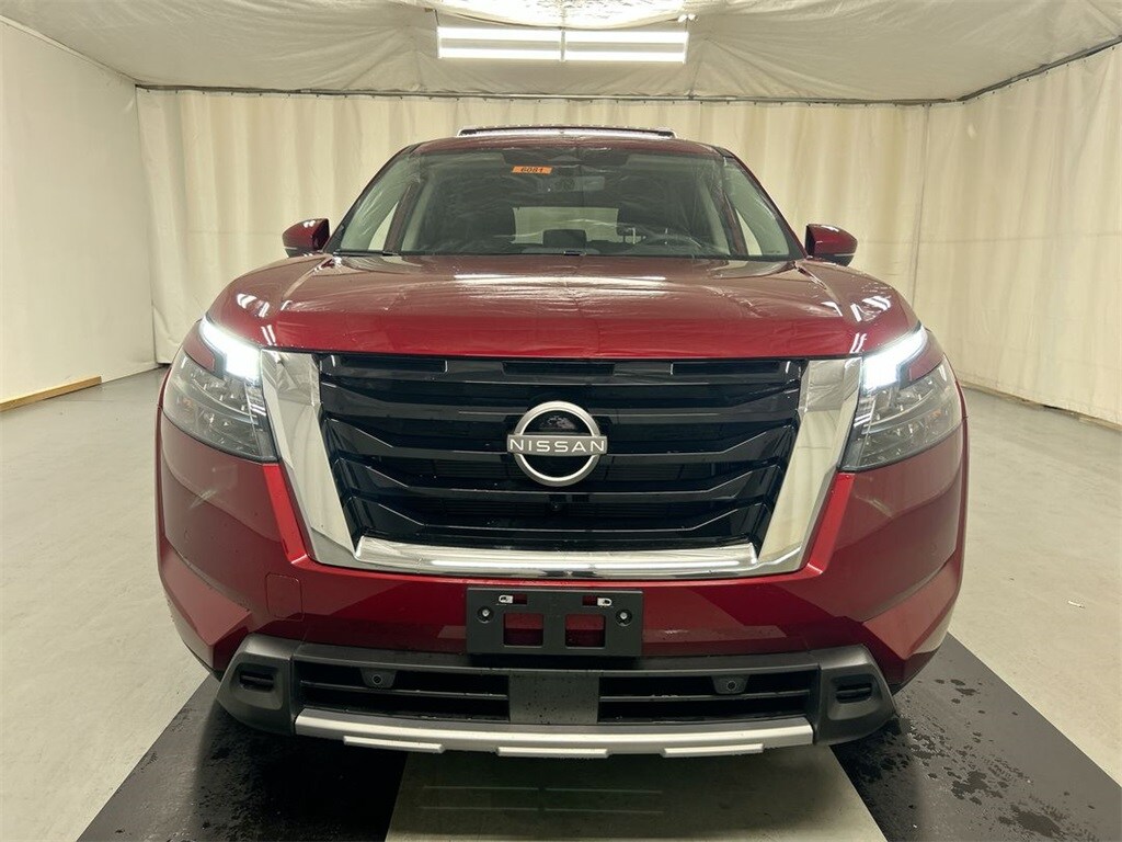 2025 Nissan Pathfinder SL photo 3