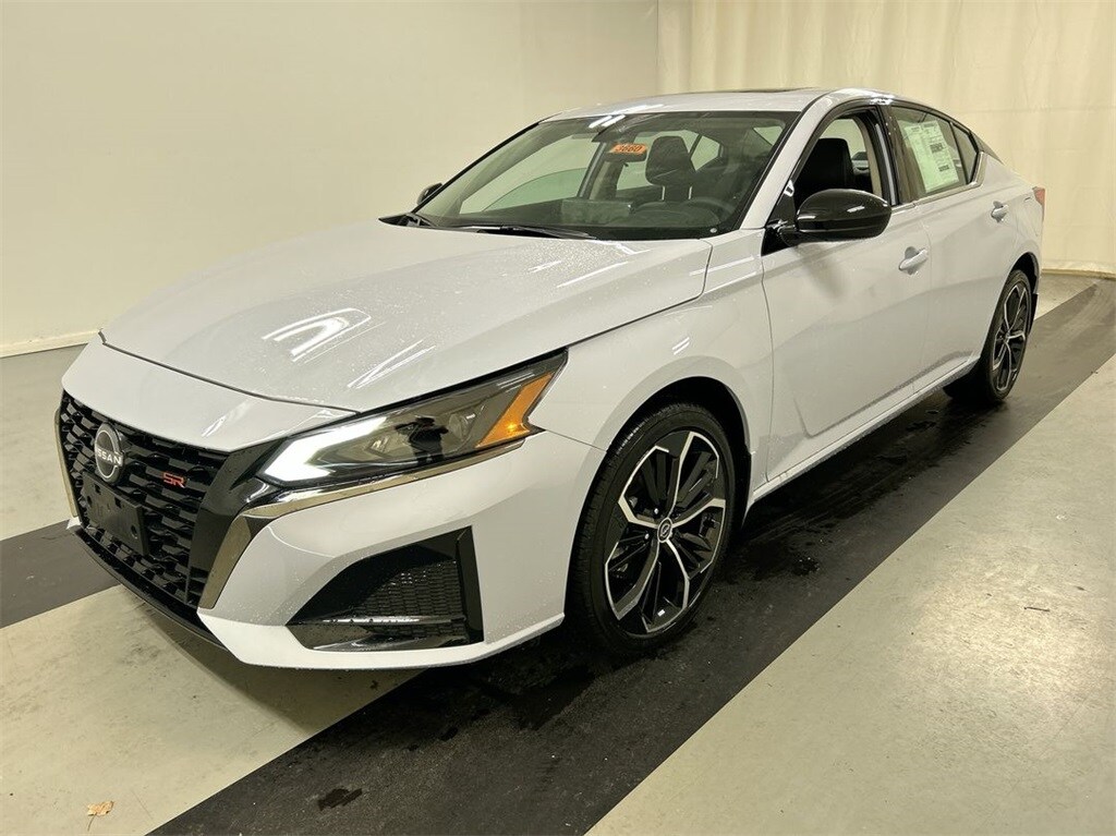 2025 Nissan Altima 2.5 SR photo 3