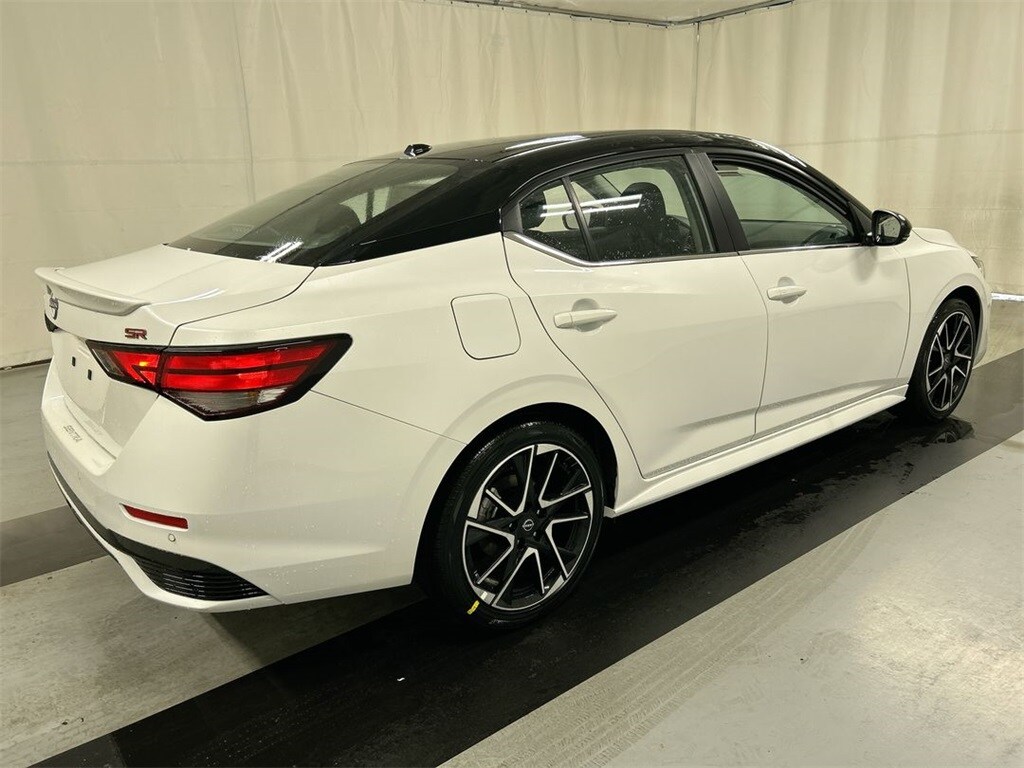 2025 Nissan Sentra SR photo 2