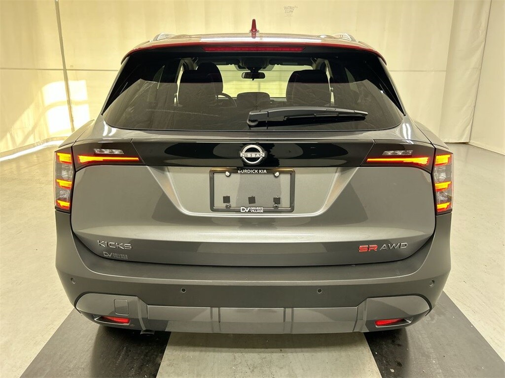2025 Nissan Kicks SR photo 3
