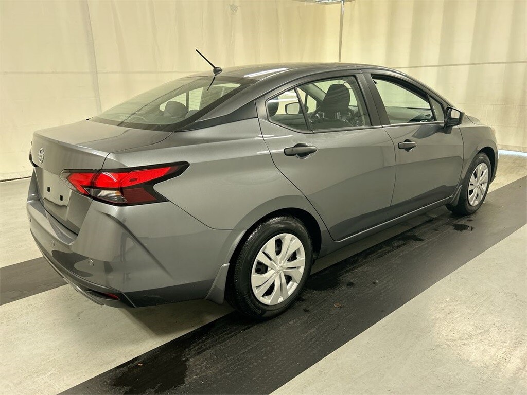 2022 Nissan Versa 1.6 S photo 2