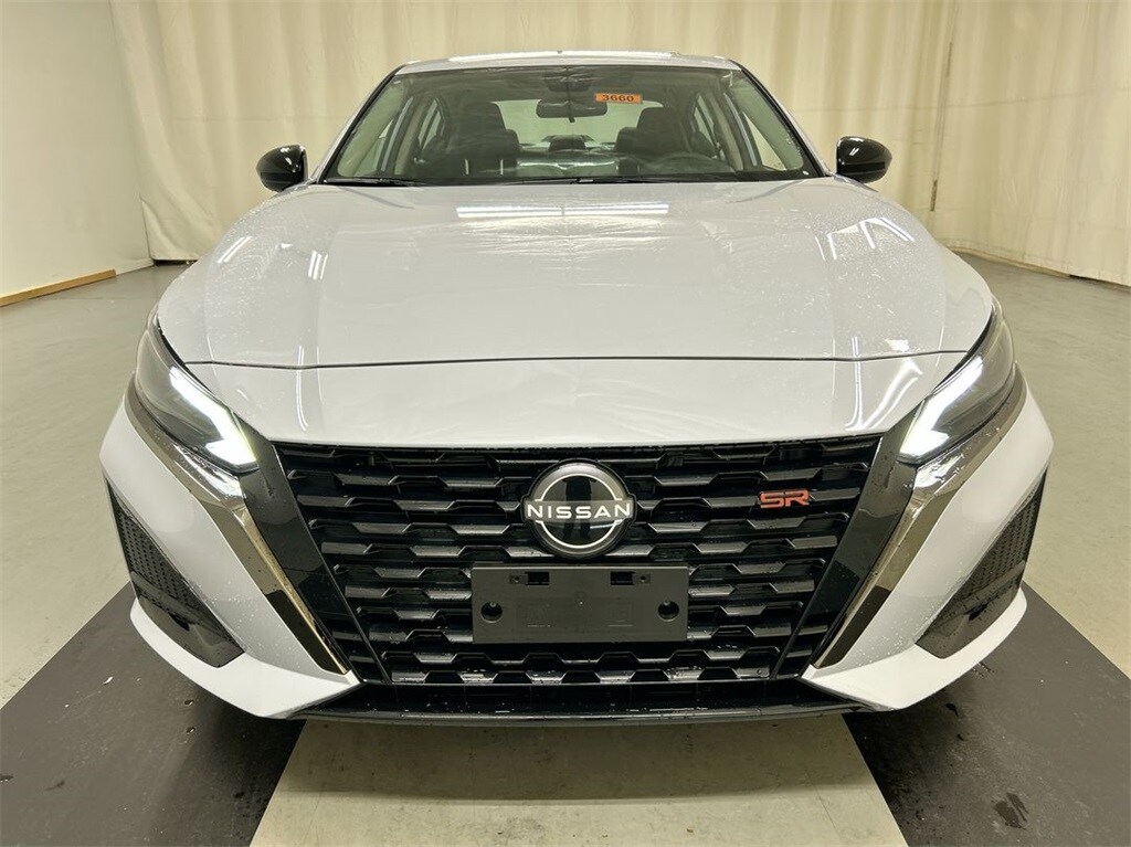 2025 Nissan Altima 2.5 SR photo 2
