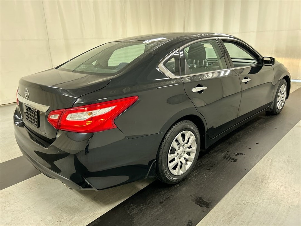 Used 2017 Nissan Altima S with VIN 1N4AL3AP7HC478621 for sale in Cicero, NY