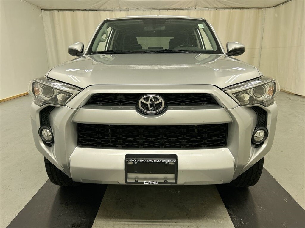 2018 Toyota 4Runner SR5 photo 3