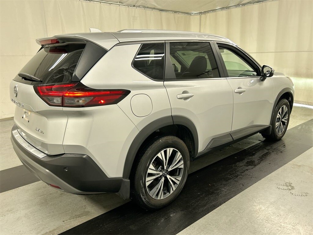 2022 Nissan Rogue SV photo 2
