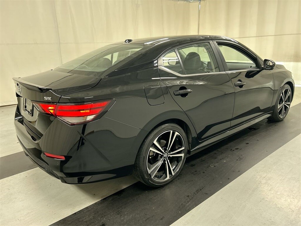 2022 Nissan Sentra SR photo 2