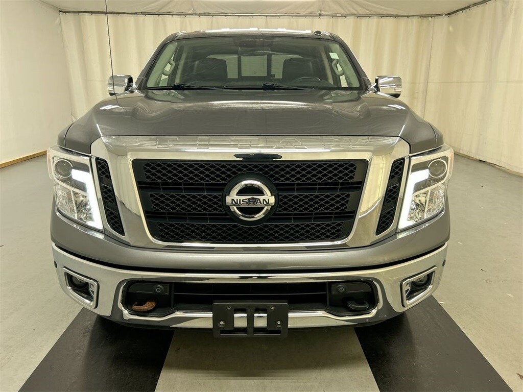 2019 Nissan Titan SL photo 2