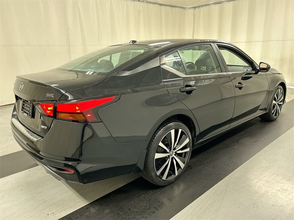 2021 Nissan Altima 2.5 SR photo 2
