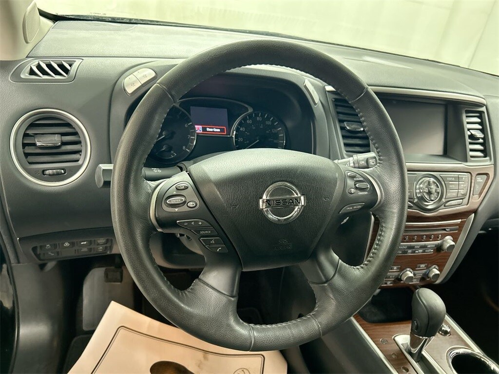 2017 Nissan Pathfinder Platinum photo 4