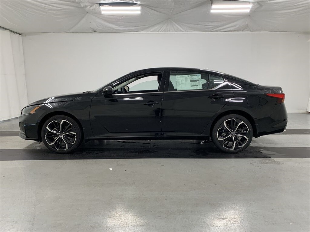 2025 Nissan Altima 2.5 SR photo 4