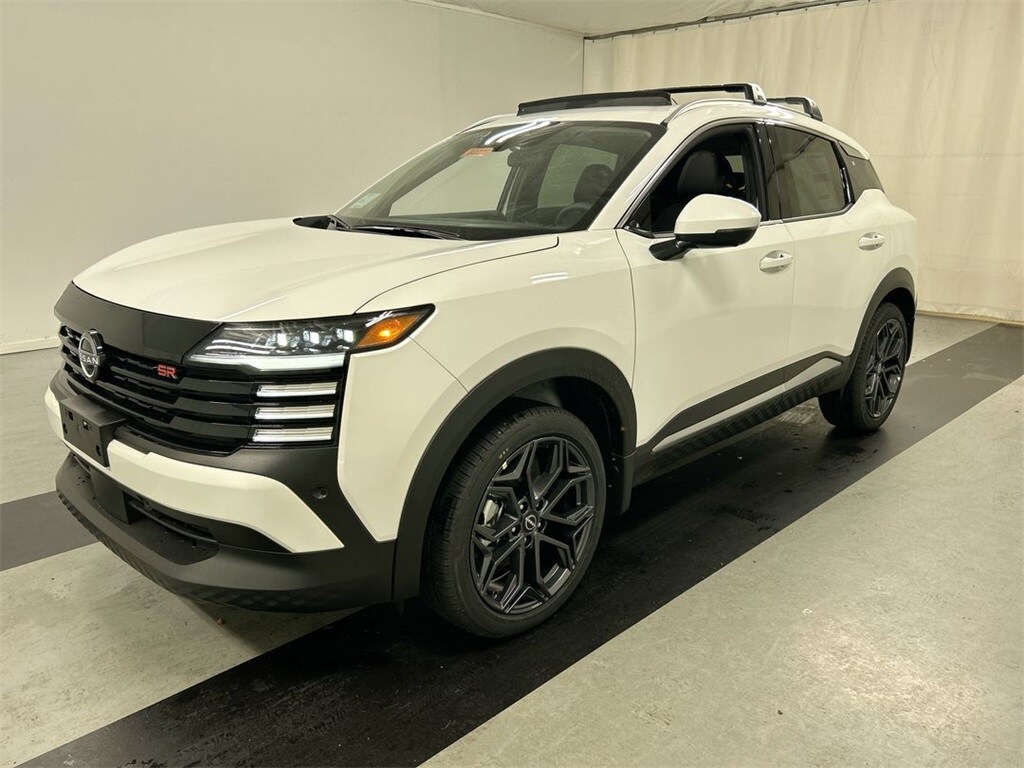 2025 Nissan Kicks SR photo 3