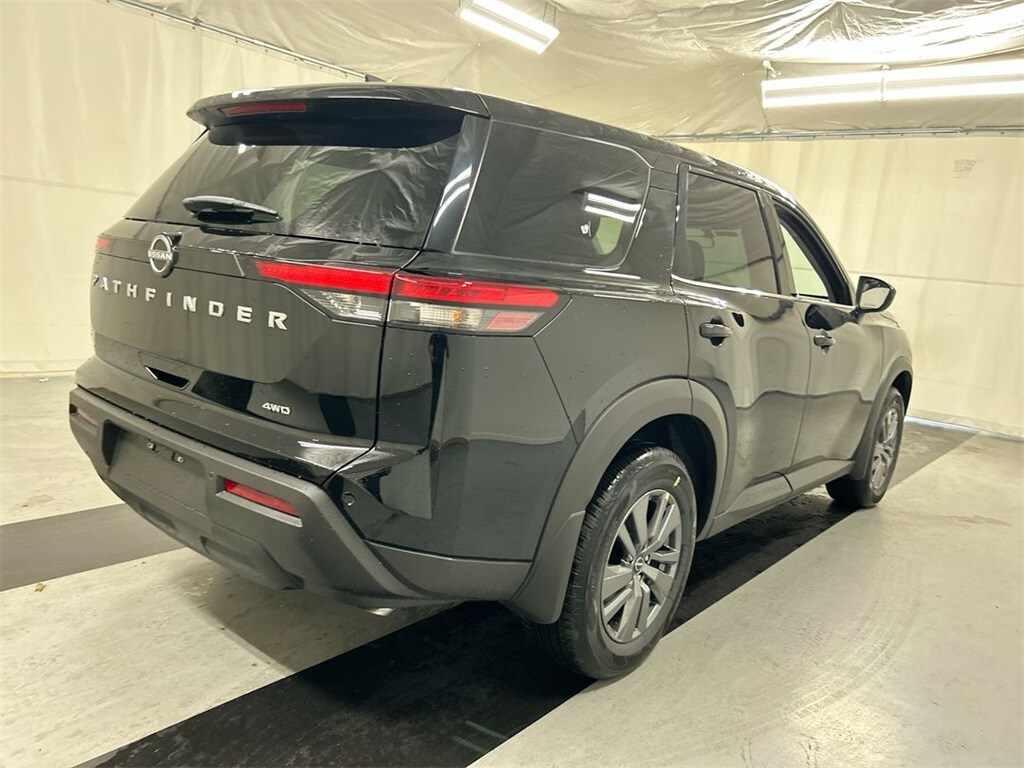 2025 Nissan Pathfinder S photo 2