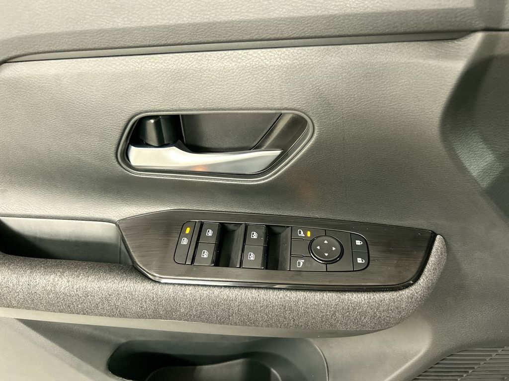 2025 Nissan Kicks SV AWD - Photo 13