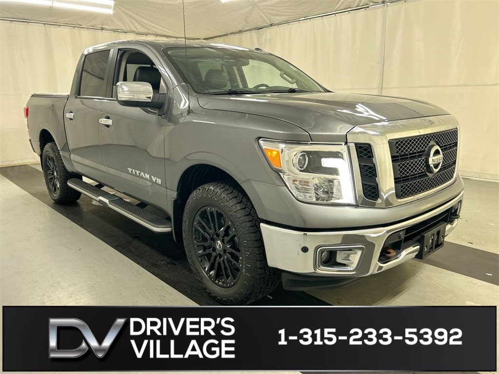 2019 Nissan Titan SL's photo