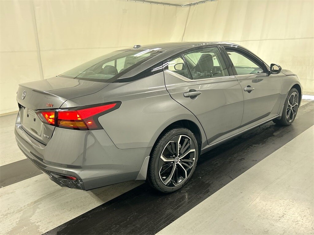 2025 Nissan Altima 2.5 SR photo 2
