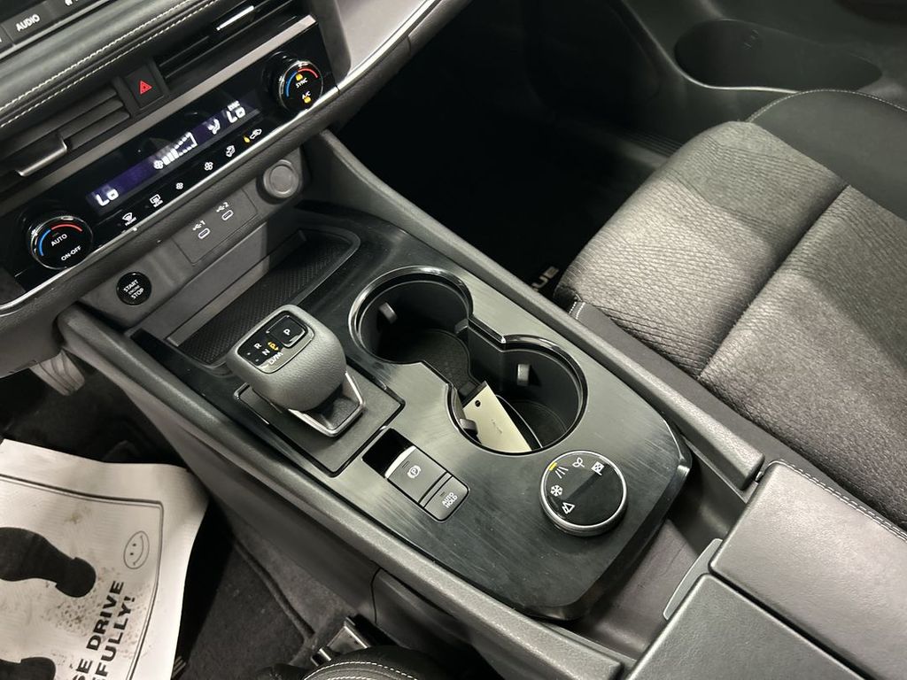 2024 Nissan Rogue SV - Photo 17