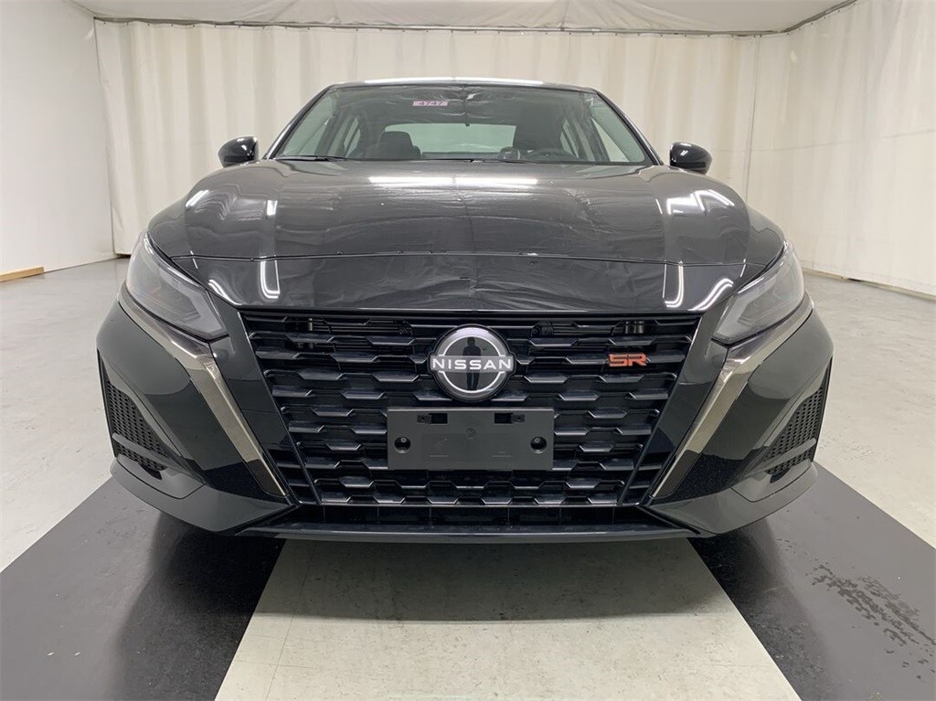 2025 Nissan Altima 2.5 SR photo 2