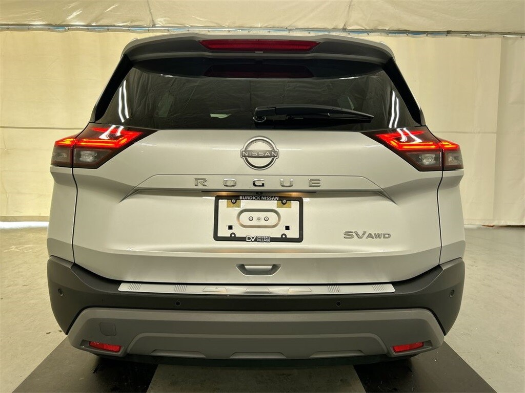 2023 Nissan Rogue SV photo 3
