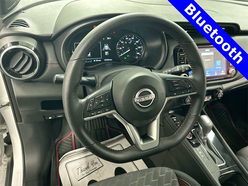 2023 Nissan Kicks SR photo 3