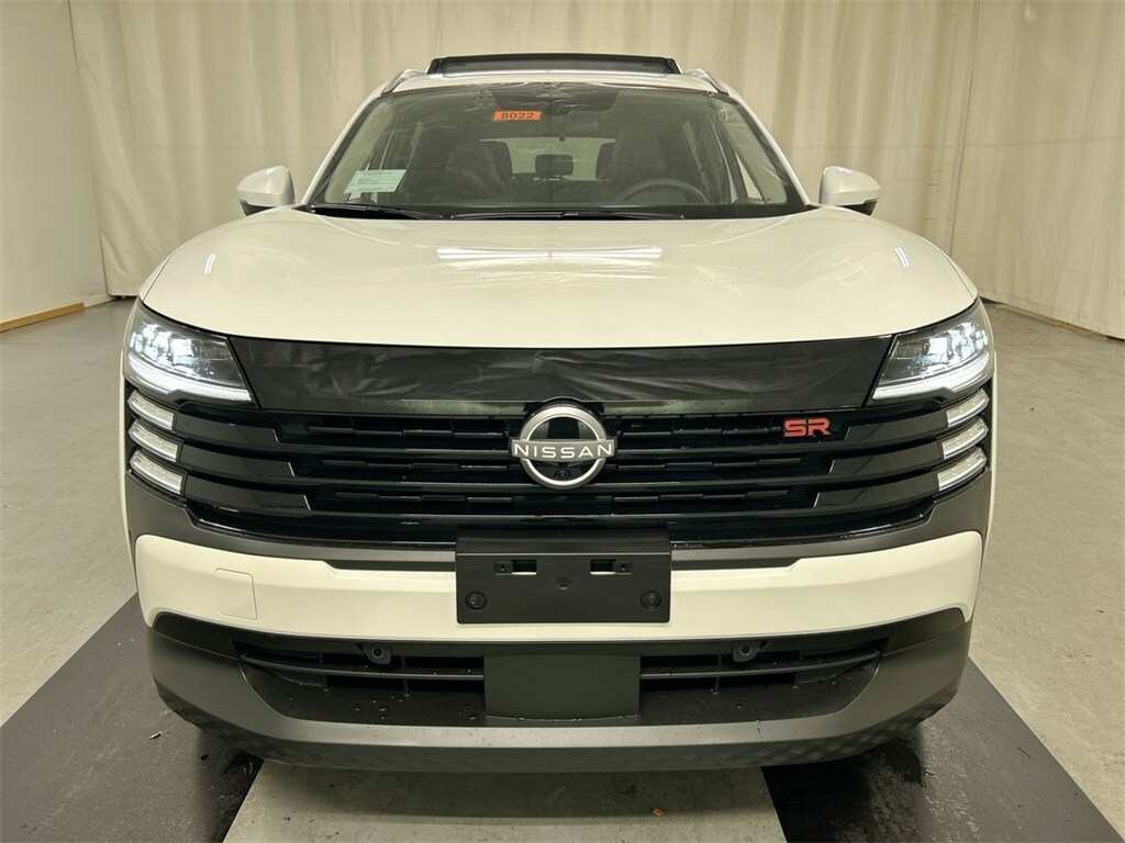 2025 Nissan Kicks SR photo 2