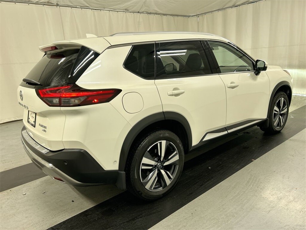 2021 Nissan Rogue Platinum photo 2
