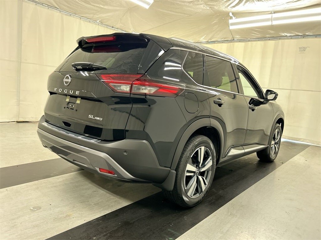 2023 Nissan Rogue SL photo 2