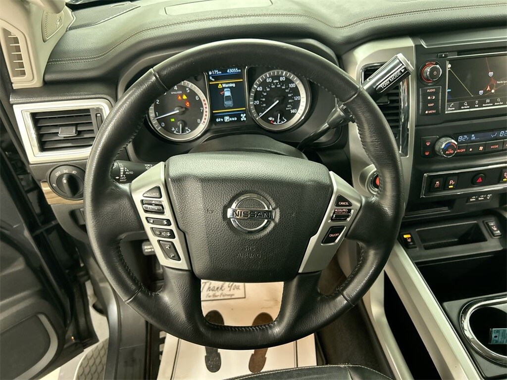2019 Nissan Titan SL photo 3