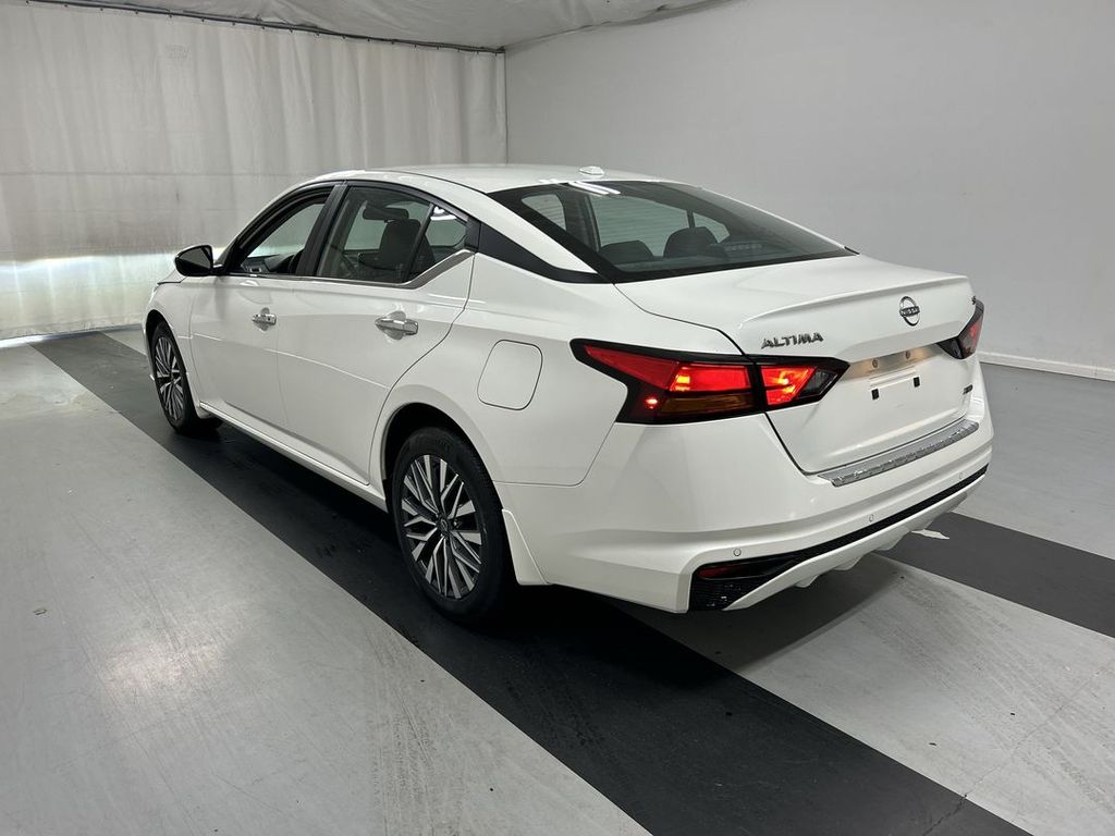 2023 Nissan Altima SV - Photo 7