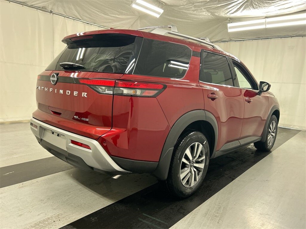 2025 Nissan Pathfinder SL photo 2