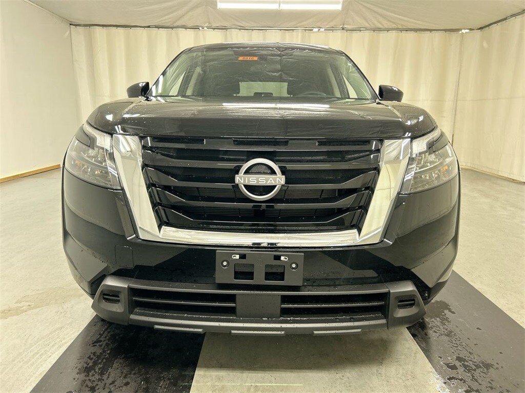 2025 Nissan Pathfinder S photo 3
