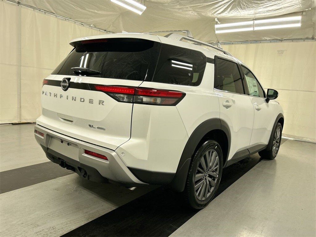 2025 Nissan Pathfinder SL photo 2