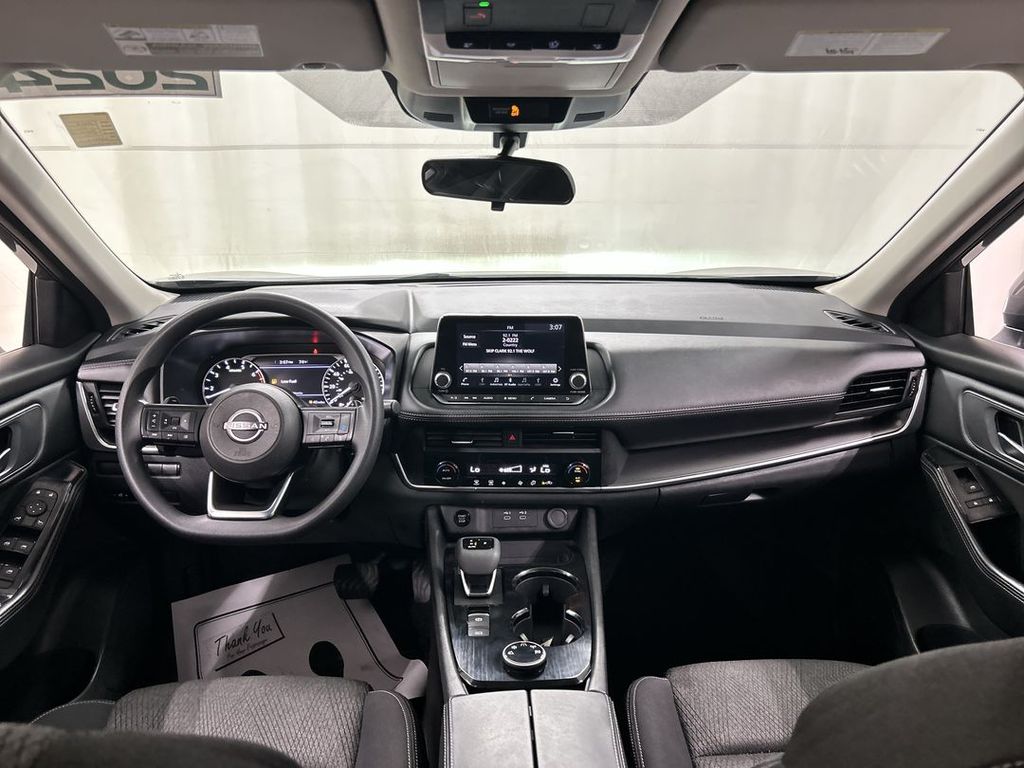 2024 Nissan Rogue SV - Photo 18