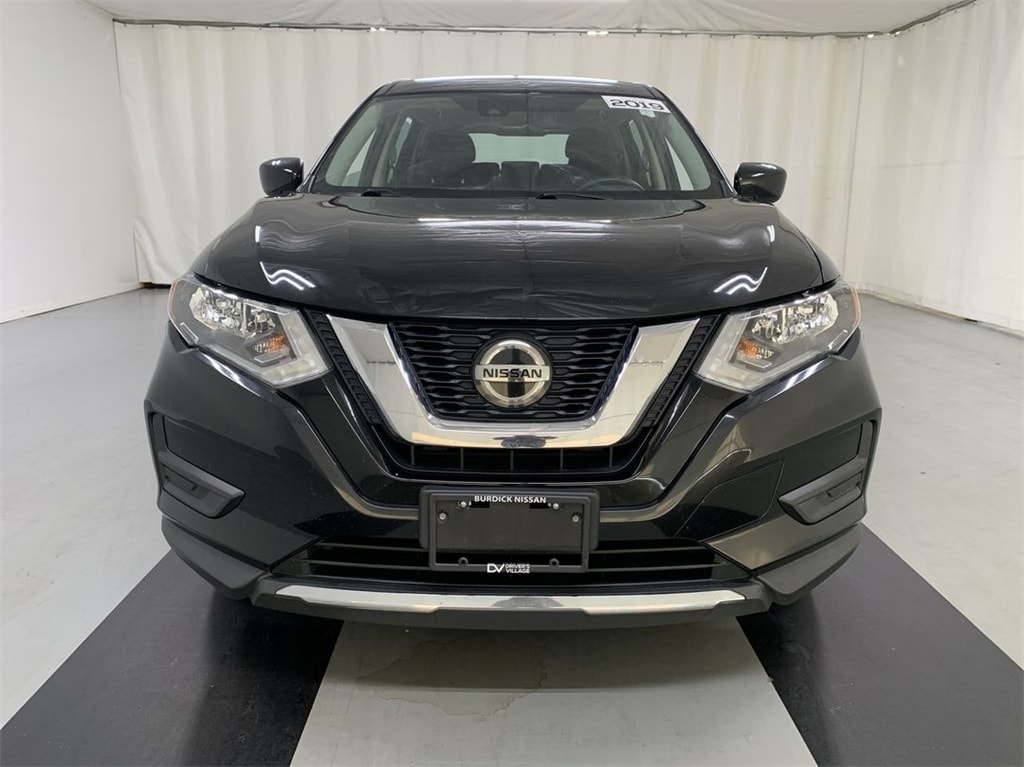 Used 2019 Nissan Rogue S with VIN 5N1AT2MV0KC815924 for sale in Cicero, NY