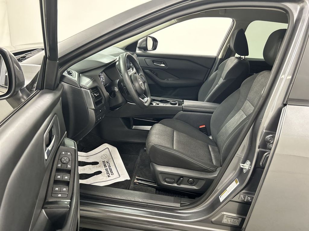 2024 Nissan Rogue SV - Photo 9