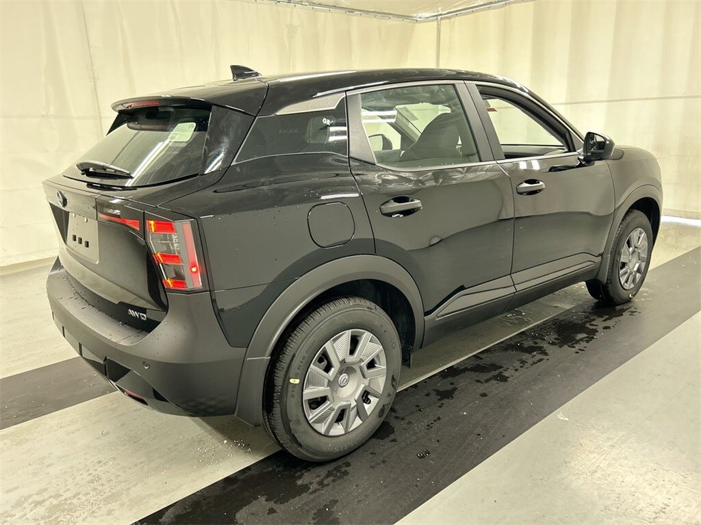 2025 Nissan Kicks S photo 2