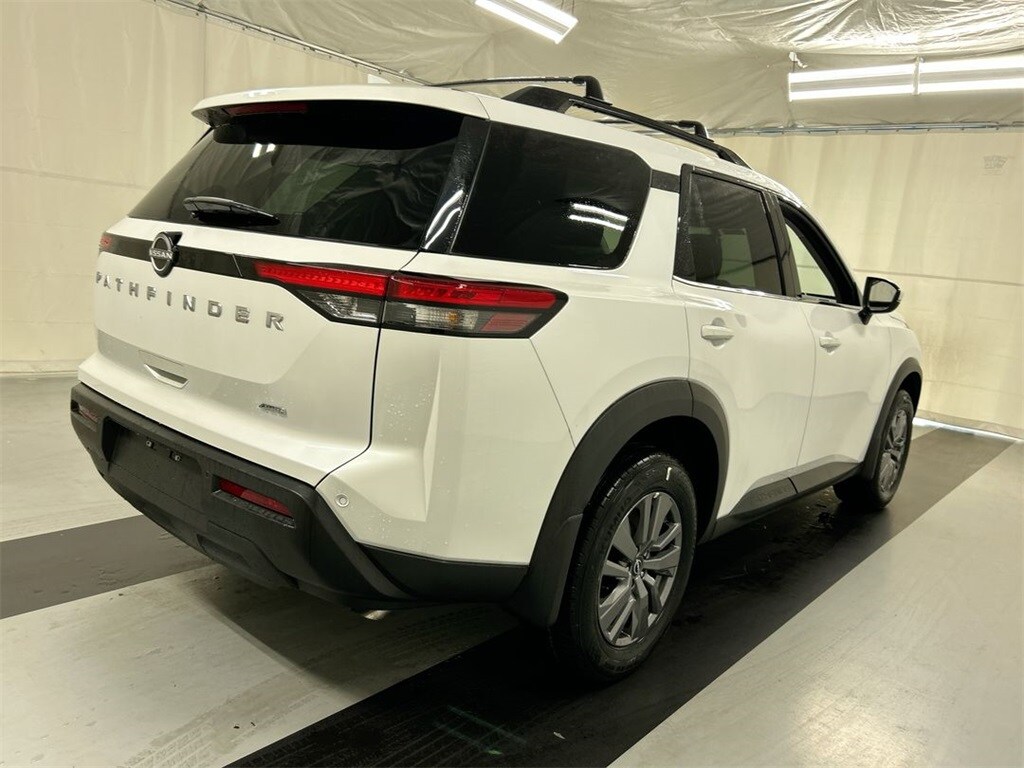 2025 Nissan Pathfinder SV photo 2