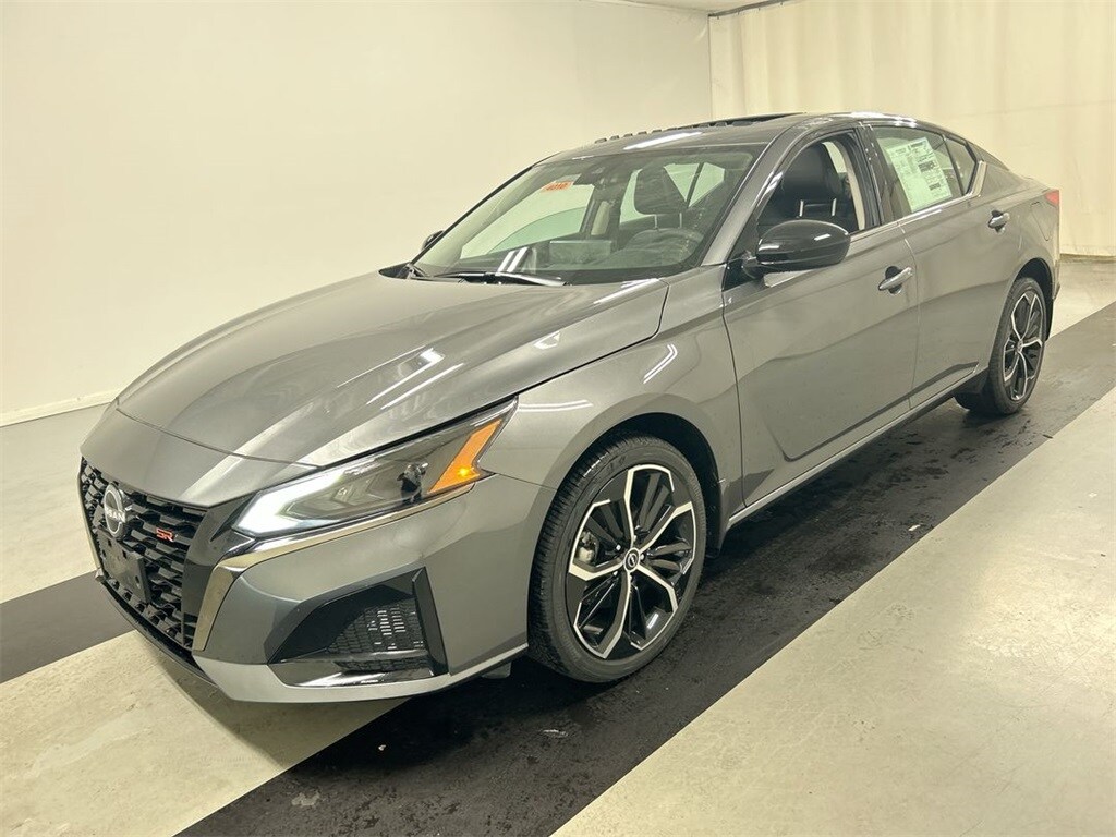 2025 Nissan Altima 2.5 SR photo 4