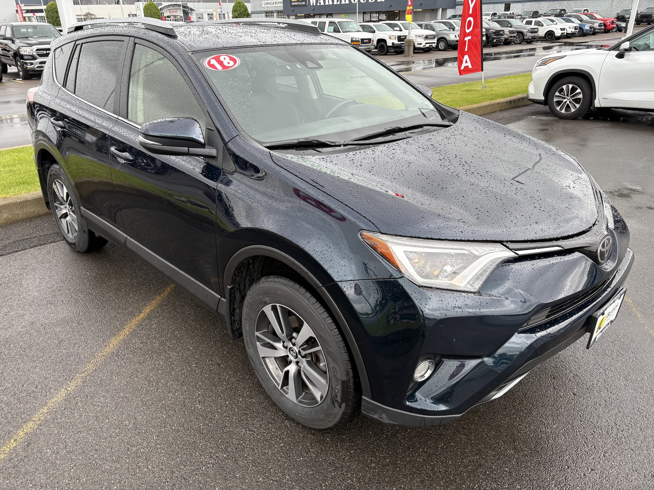 Used 2018 Toyota RAV4 XLE with VIN JTMRFREVXJJ721890 for sale in Cicero, NY