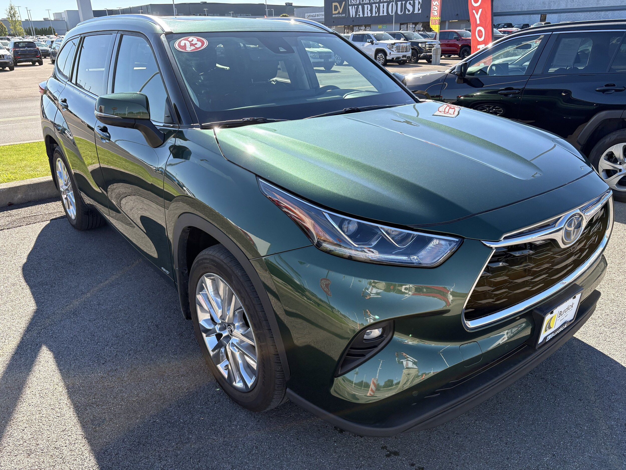 2023 Toyota Highlander Hybrid Limited photo 2