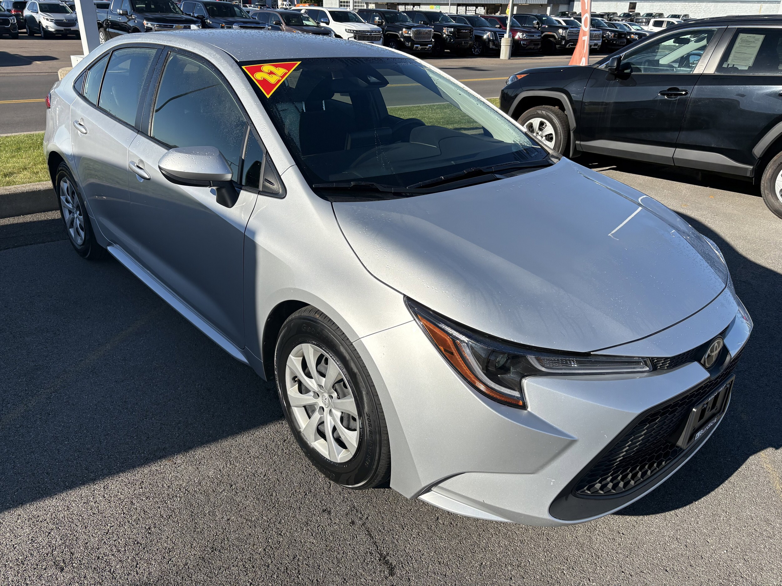 2022 Toyota Corolla LE photo 2