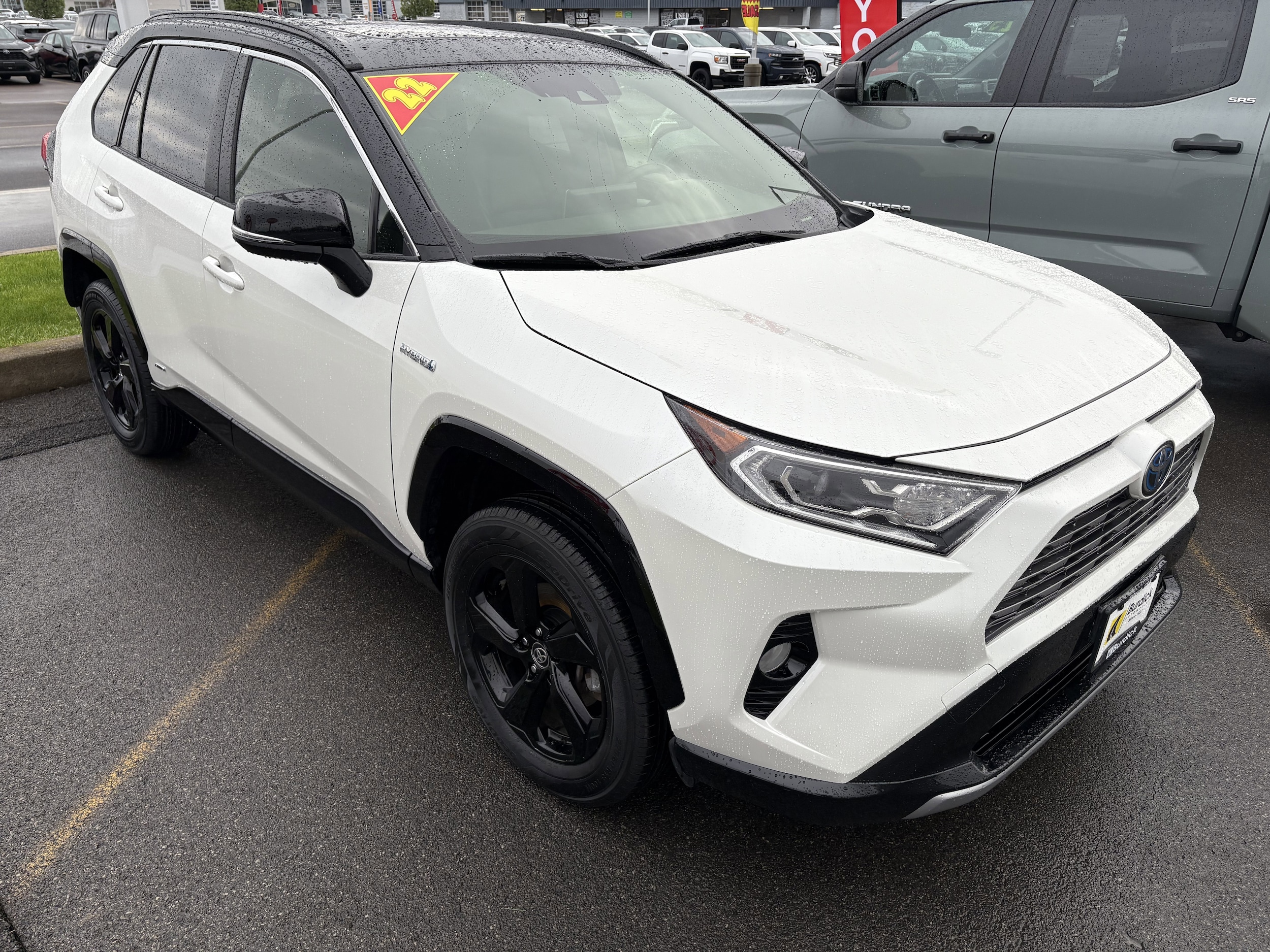 Used 2020 Toyota RAV4 XSE with VIN JTMEWRFV7LJ042661 for sale in Cicero, NY