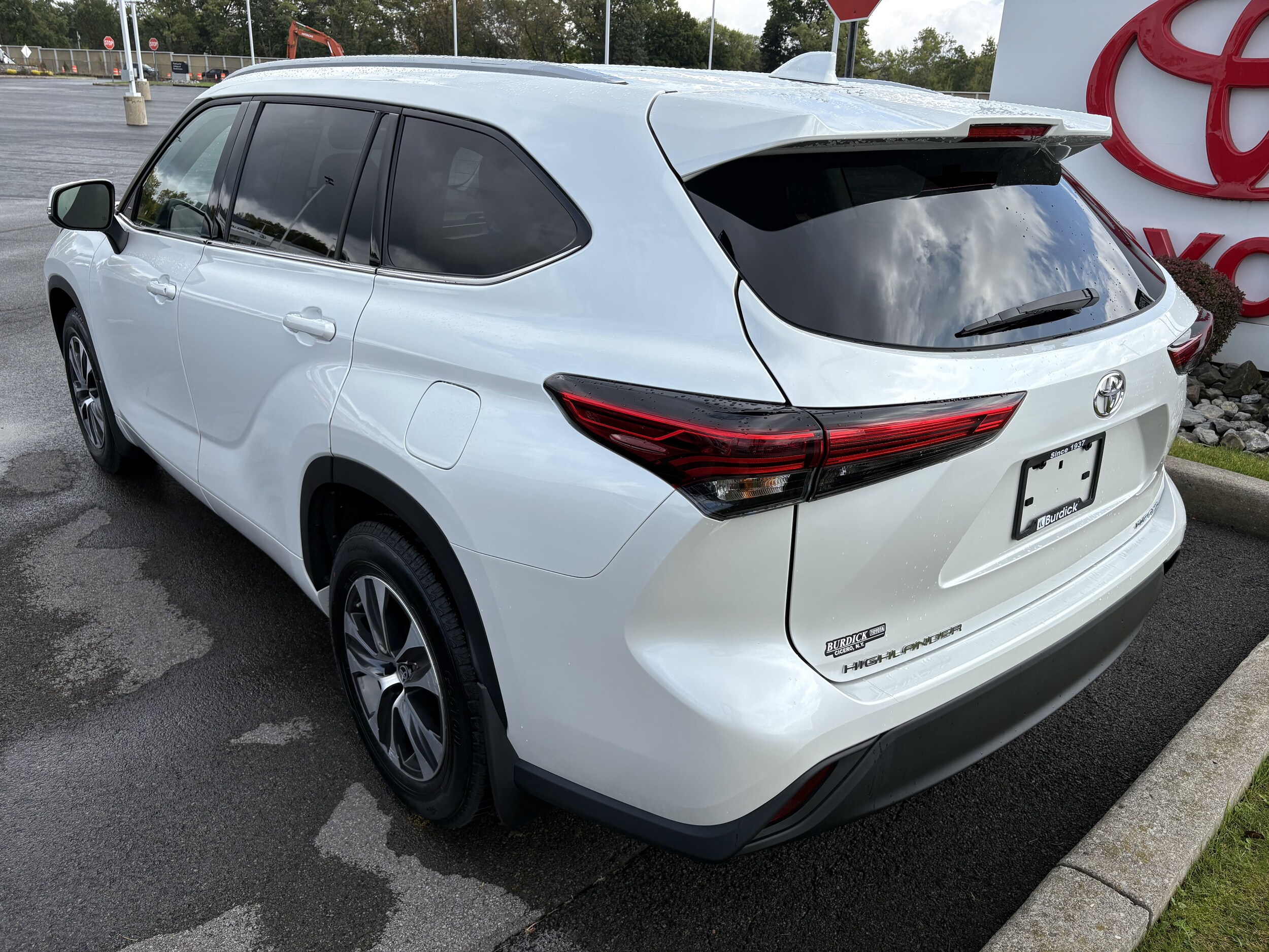 2022 Toyota Highlander XLE photo 4