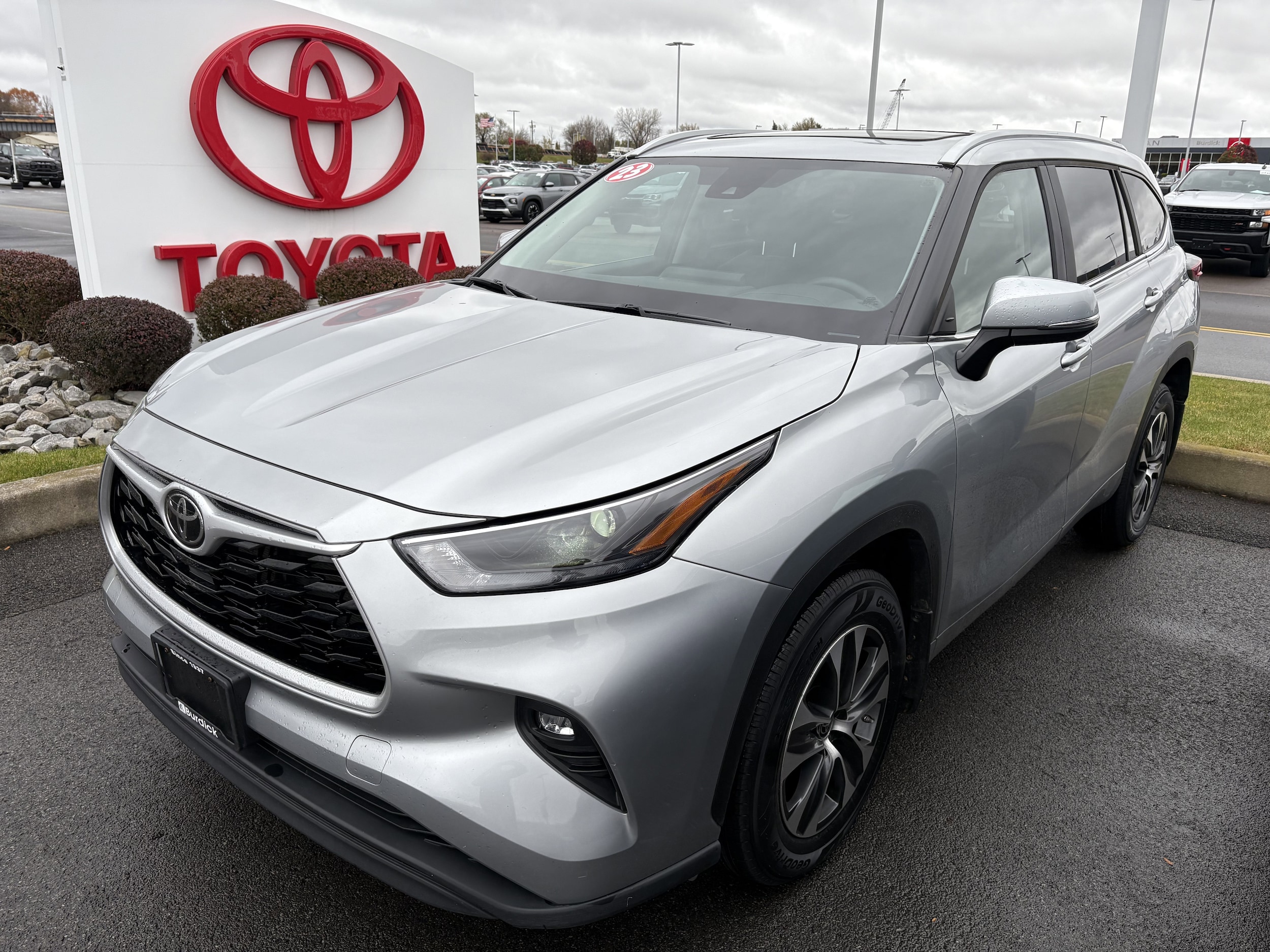 2023 Toyota Highlander XLE's photo