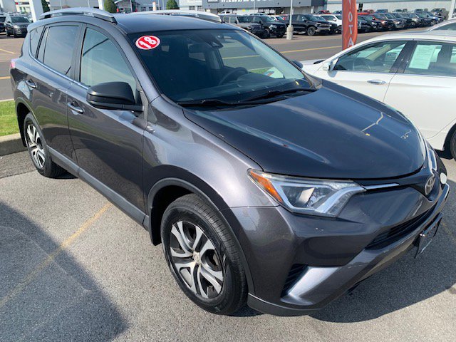 Used 2018 Toyota RAV4 LE with VIN JTMBFREV6JJ734105 for sale in Cicero, NY