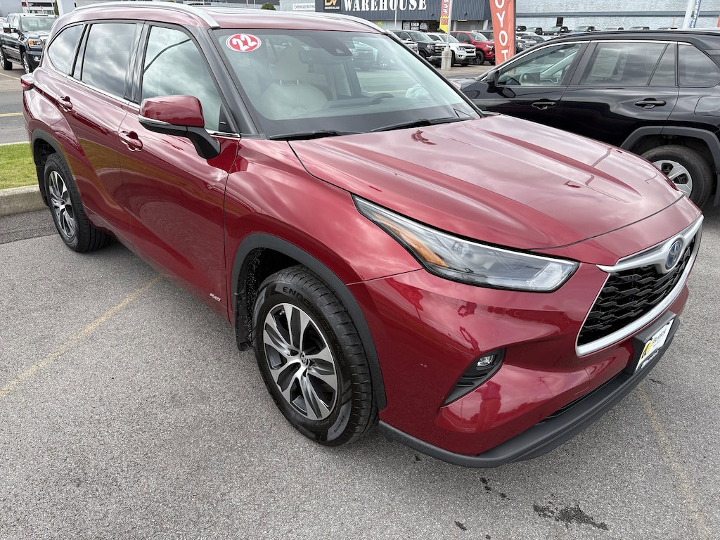 Used 2022 Toyota Highlander Hybrid XLE SUV