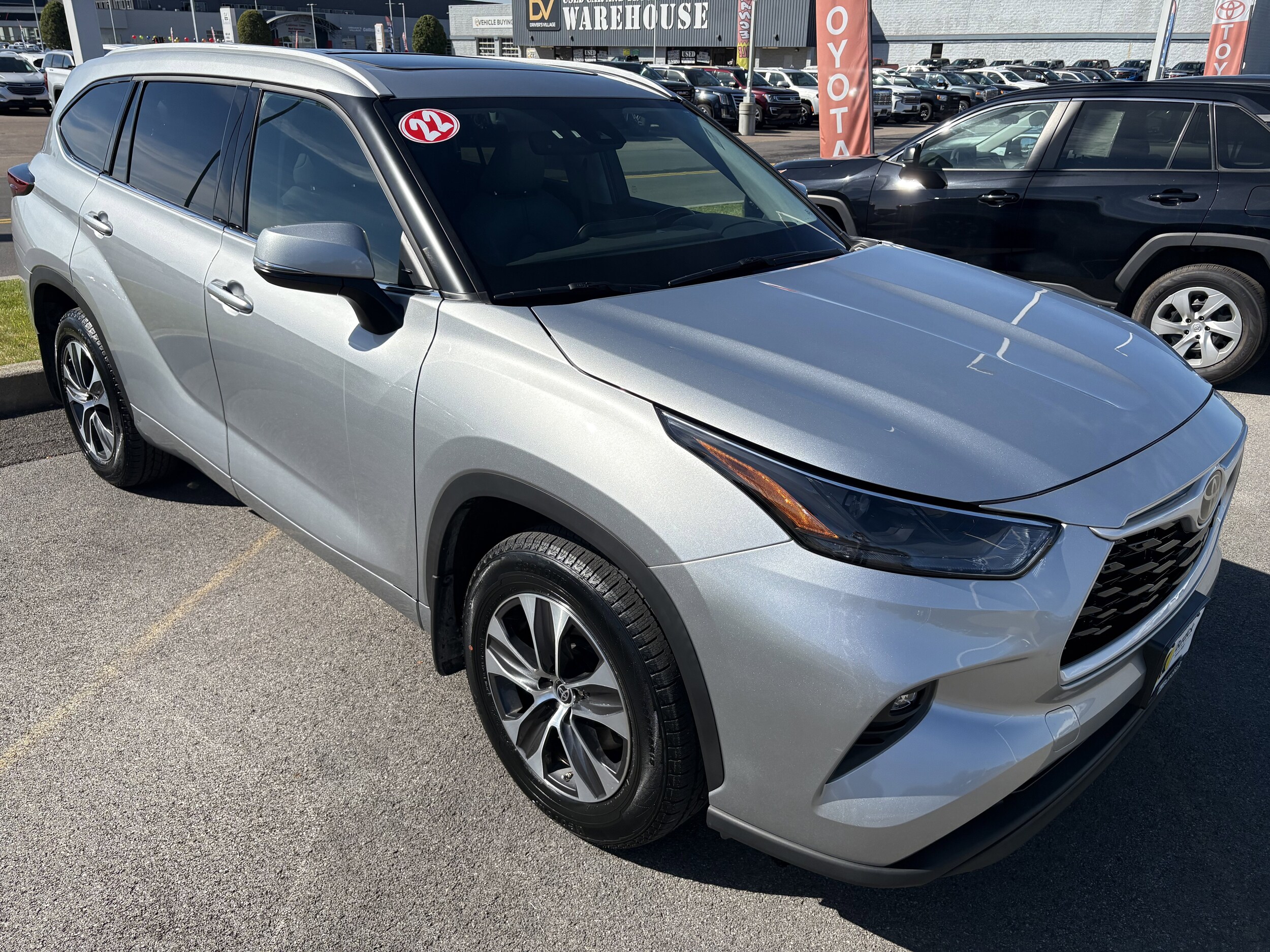 2022 Toyota Highlander XLE photo 2