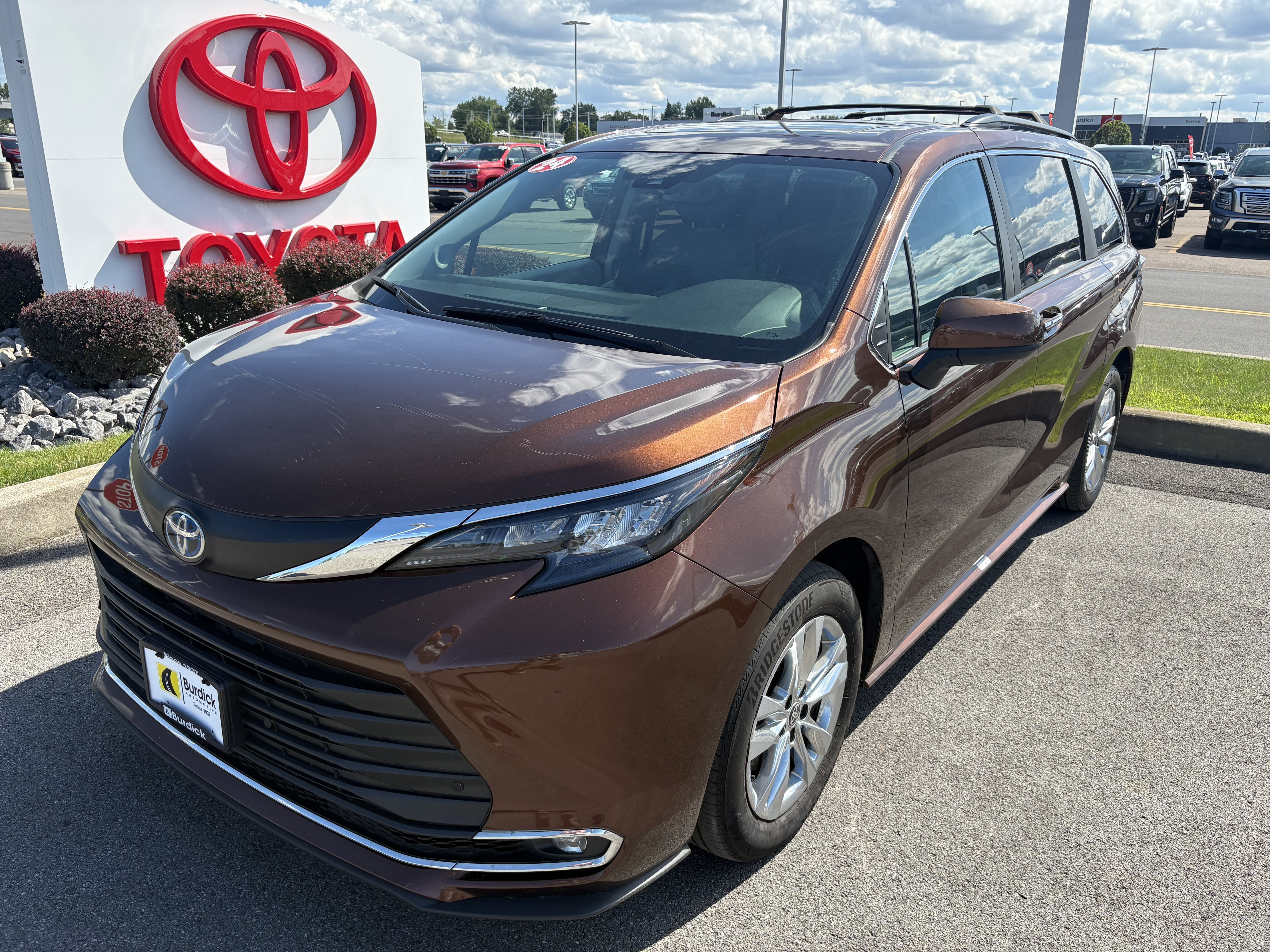 2024 Toyota Sienna XLE 7 Passenger Van Passenger Van