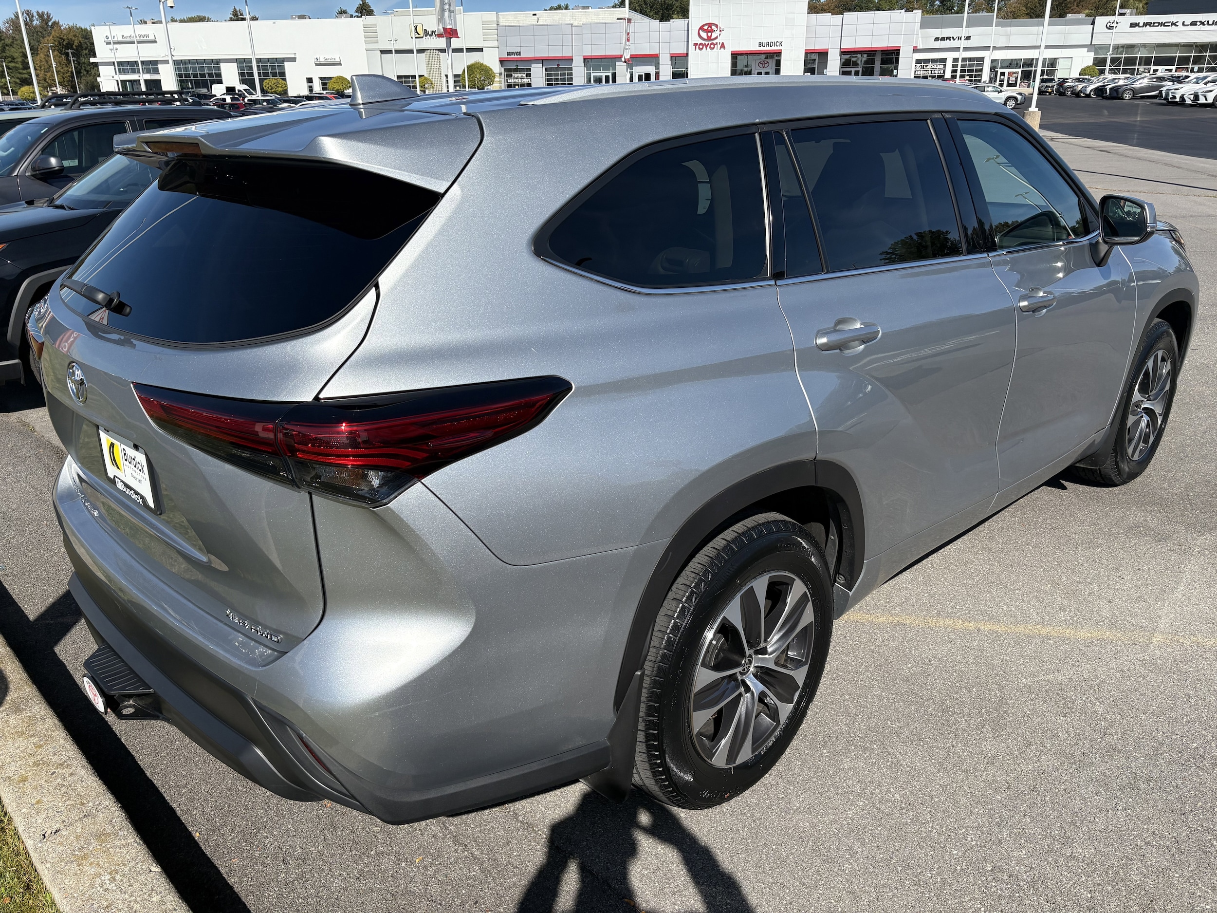 2022 Toyota Highlander XLE photo 3