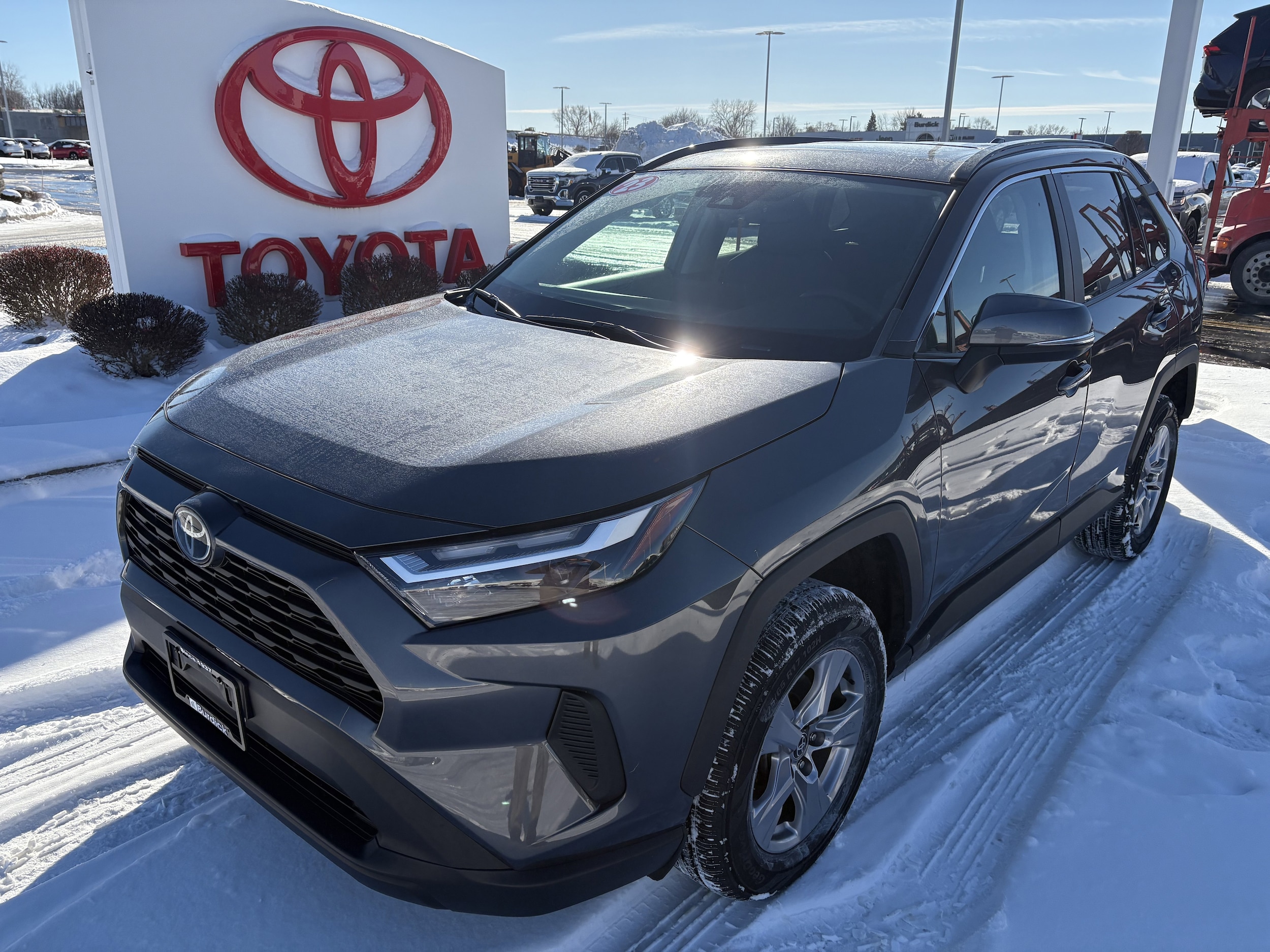 2023 Toyota RAV4 XLE's photo
