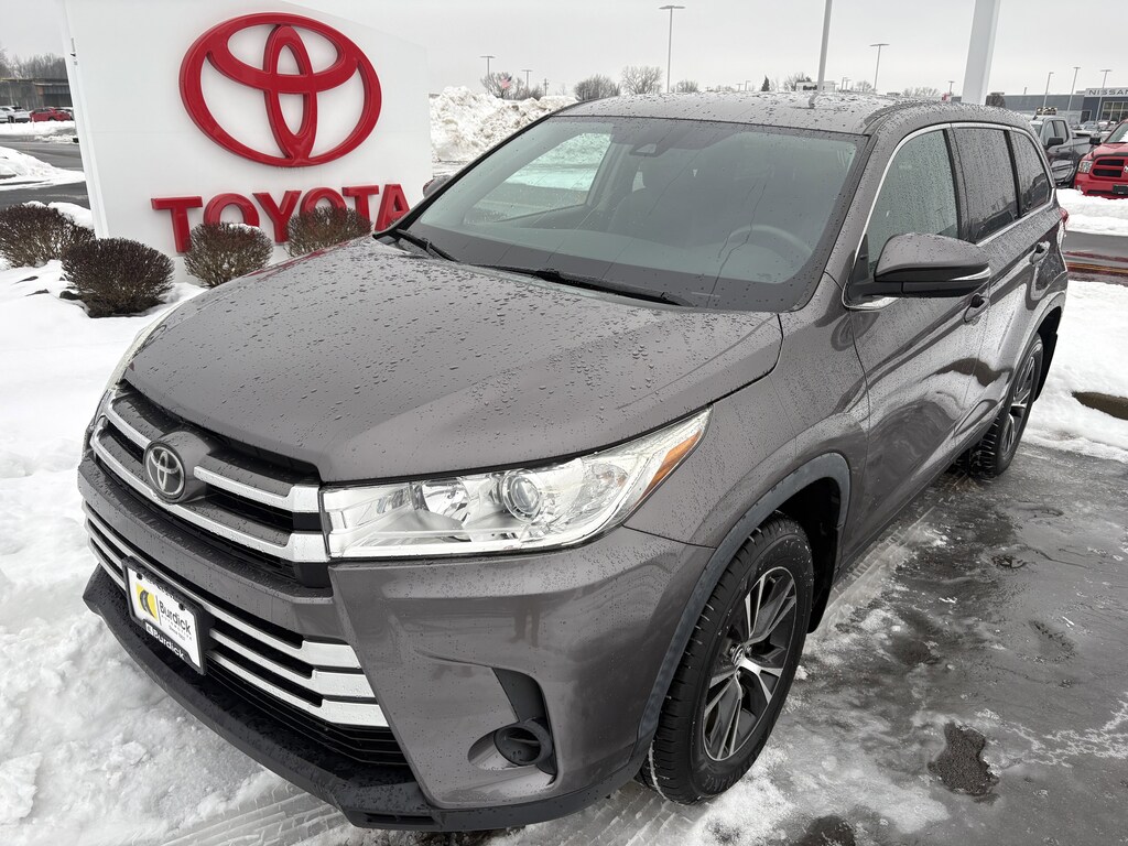 Used 2019 Toyota Highlander LE V6 SUV